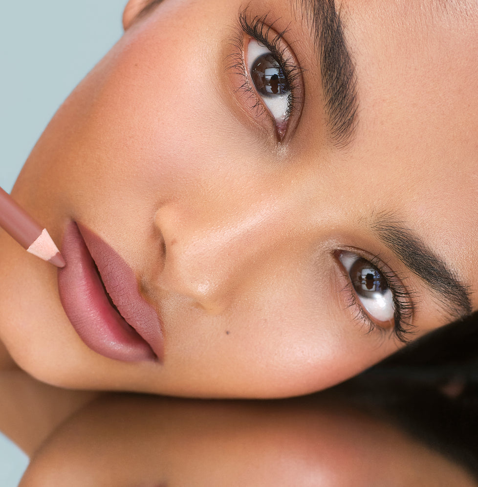 Lip Tracer in Nudie