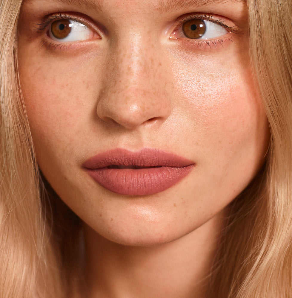 Daniela wears Fluffmatte in Baby Spice