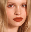 Daniela wears Fluffmatte in Baked
