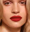 Daniela wears Fluffmatte in Hot Sauce