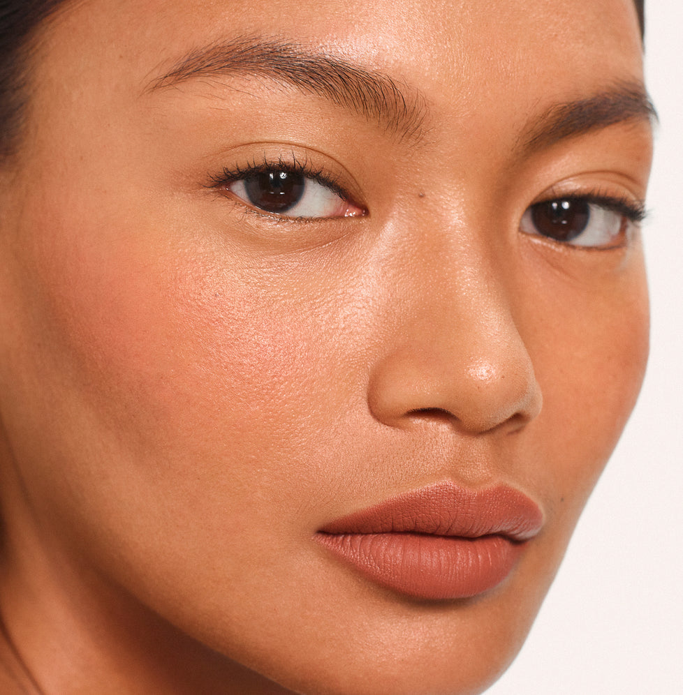 Cathrina wears Fluffmatte in Baby Spice