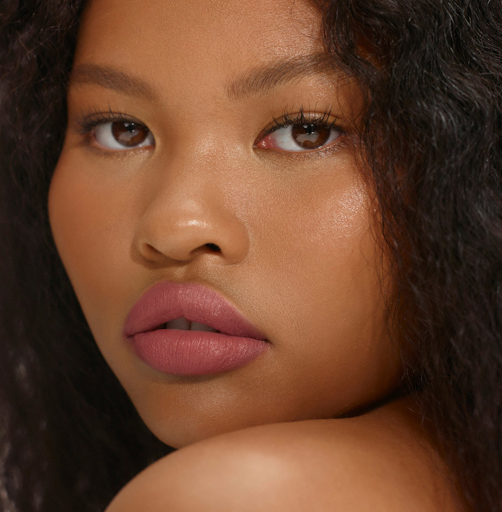 Bianca wears Fluffmate in Kitsch