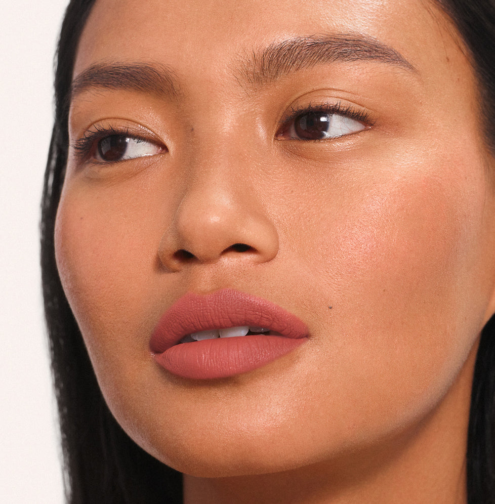 Cathrina wears Fluffmatte in Milkshake