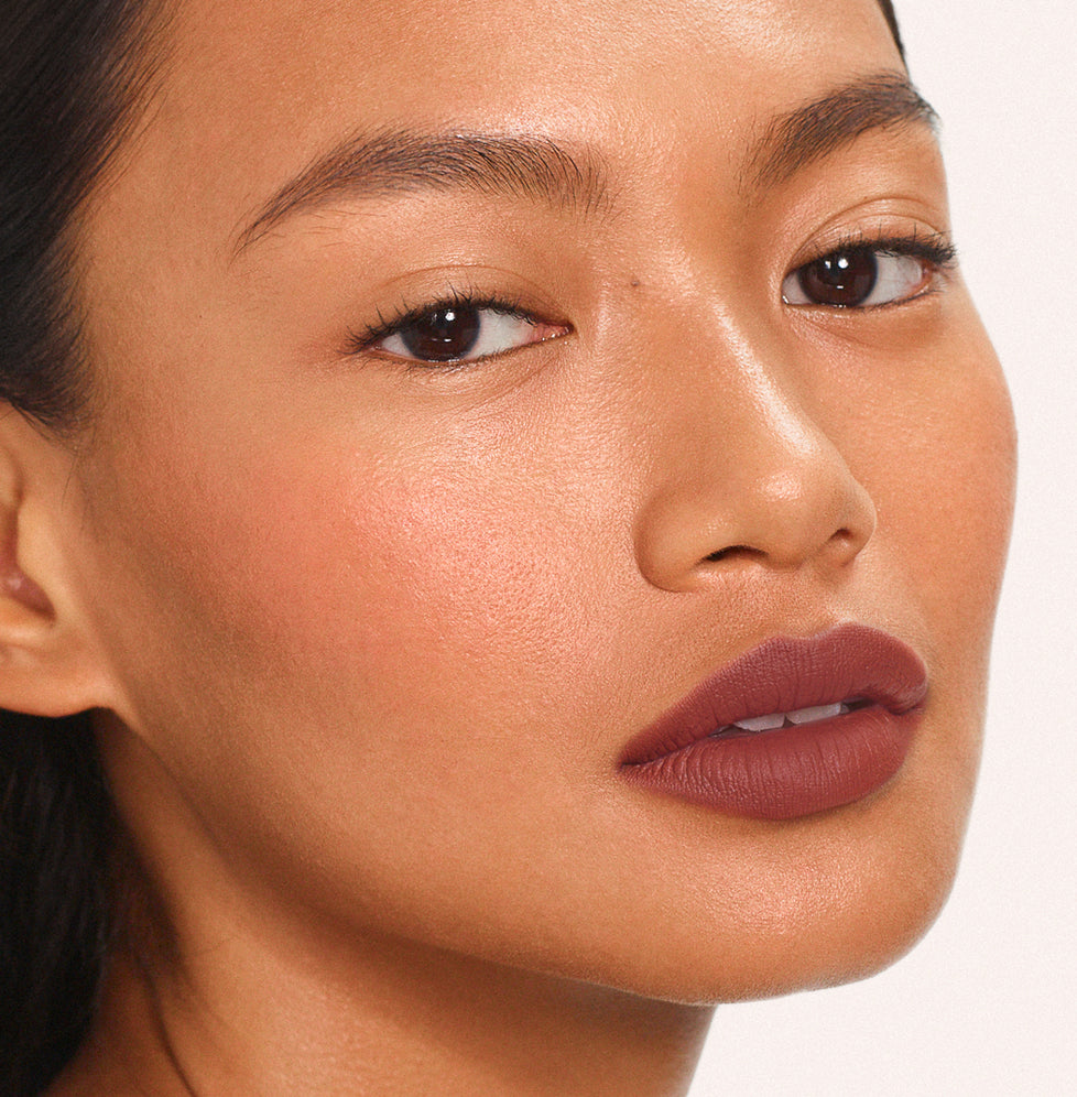 Cathrina wears Fluffmatte in Mood