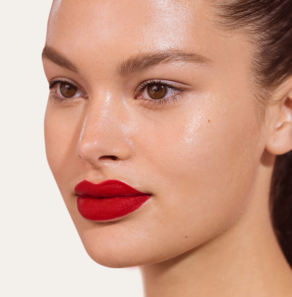 Madison wears Fluffmatte in Hot Sauce