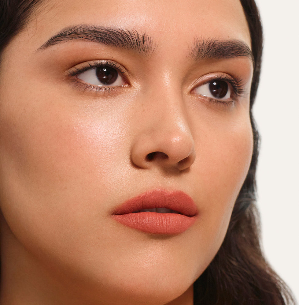 Karina wears Fluffmatte in Vacay