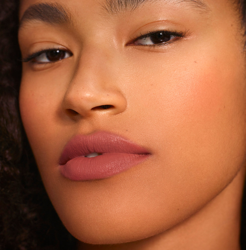 Zoe wears Fluffmatte in Baby Spice