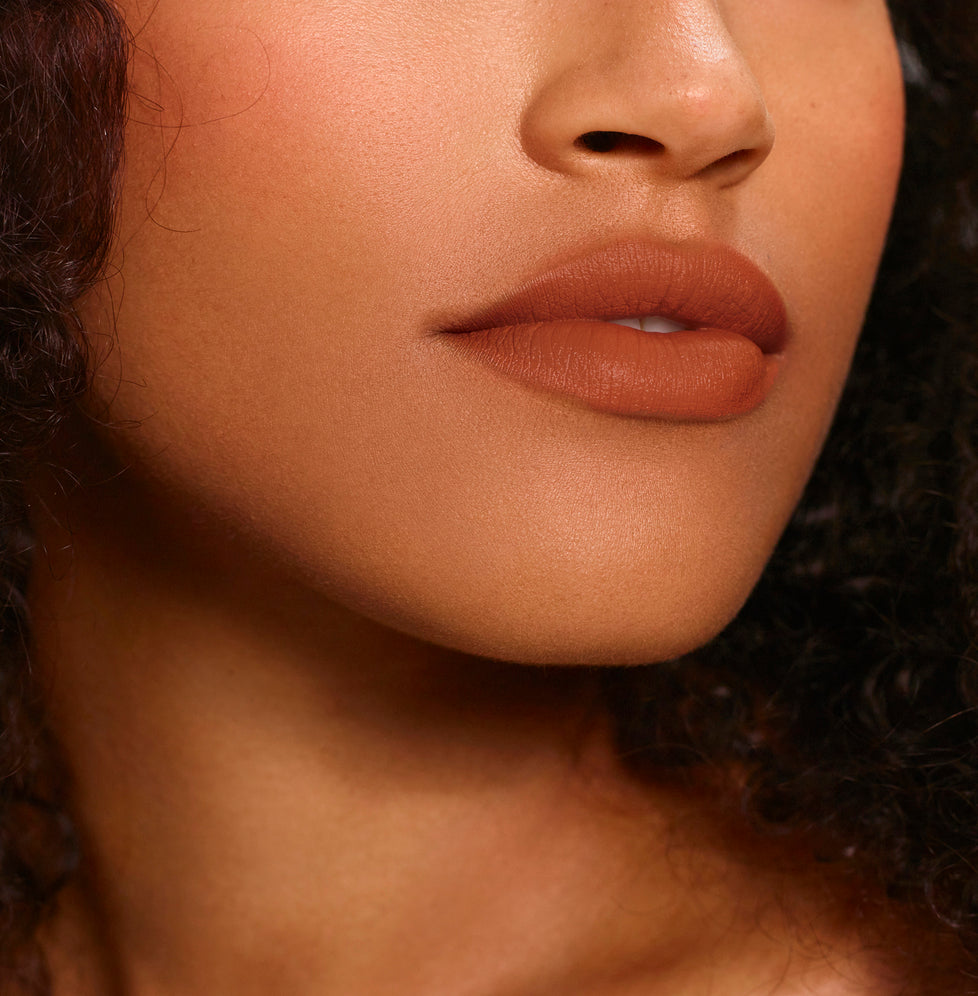 Zoe wears Fluffmatte in Casual