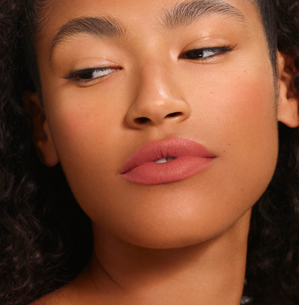 Zoe wears Fluffmatte in Milkshake