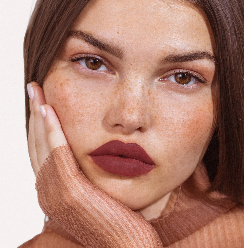 Brie wears Fluffmatte in Mood