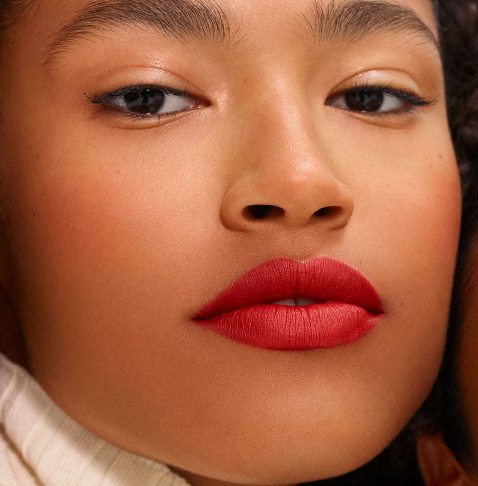 Zoe wears Fluffmatte in Major