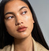 Amanda wears Fluffmatte in Brunette