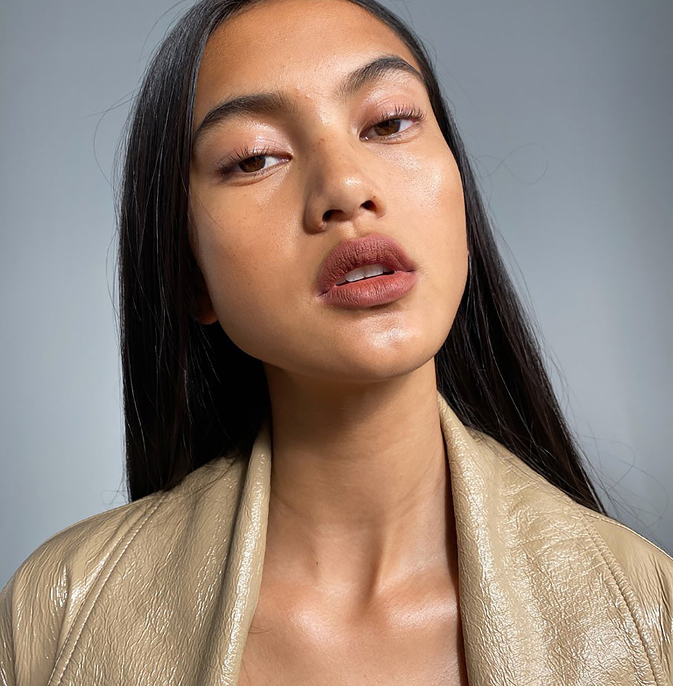 Amanda wears Fluffmatte in Mood