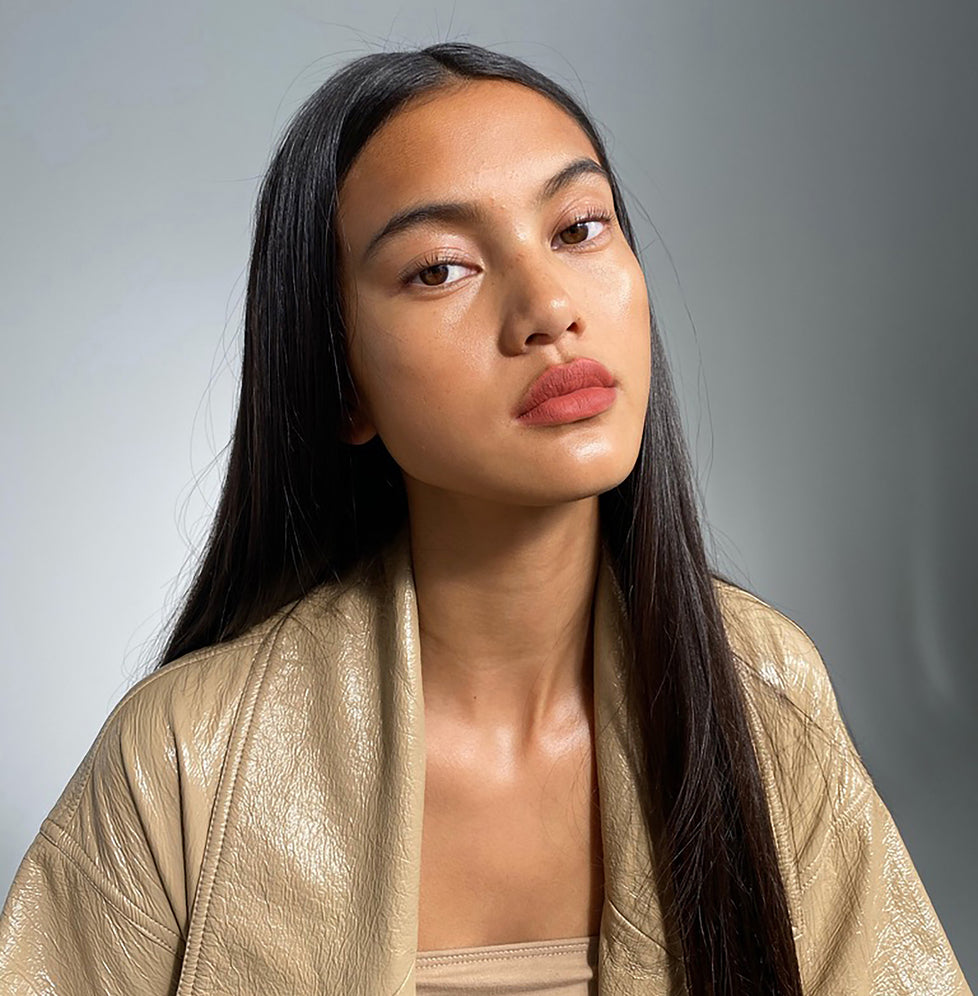 Amanda wears Fluffmatte in Vacay