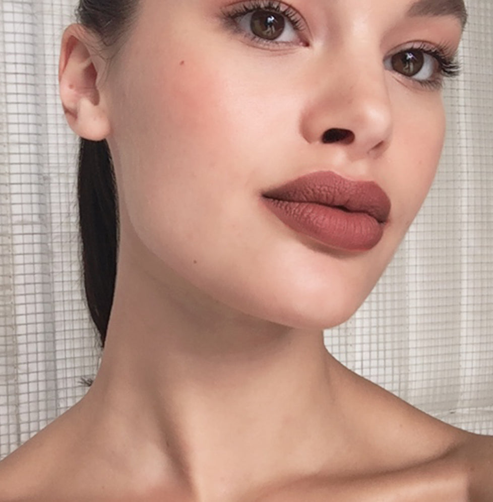 Madison wears Fluffmatte in Mood