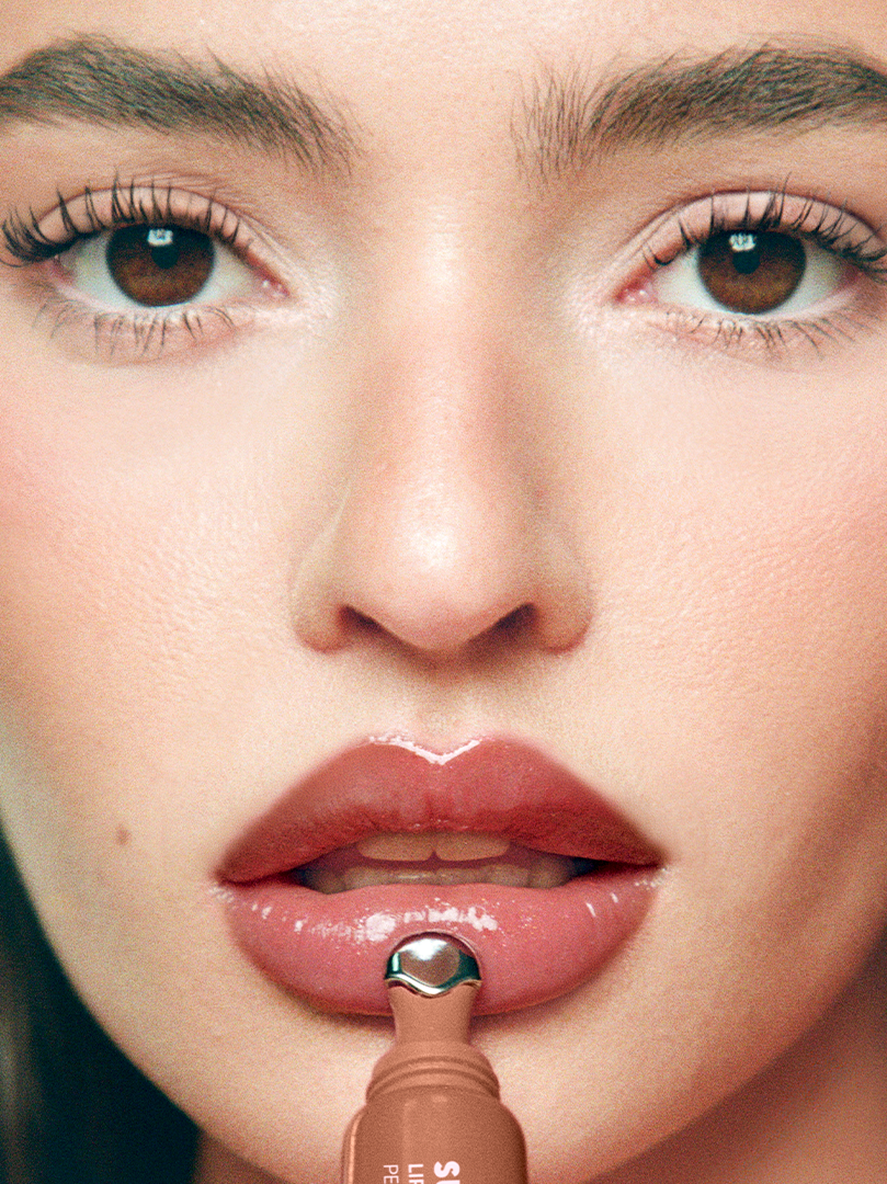 Rocio wears Lip Glaze in Tiramisu