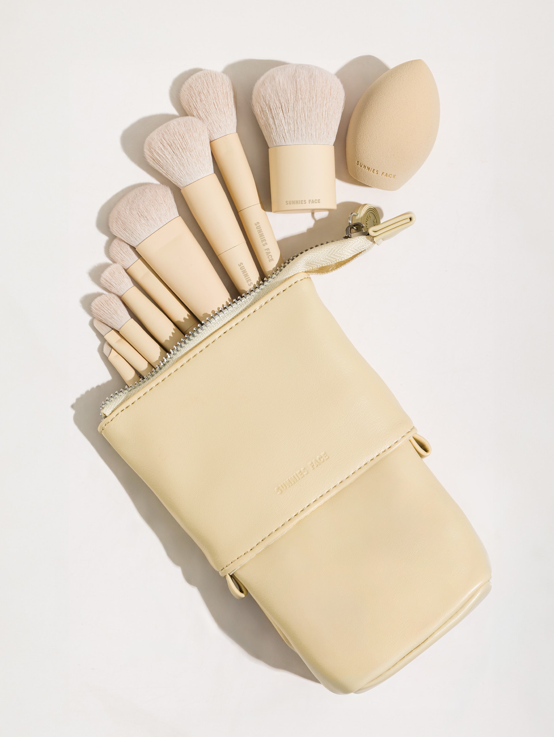 Extendable Brush Bag in Pastillas 