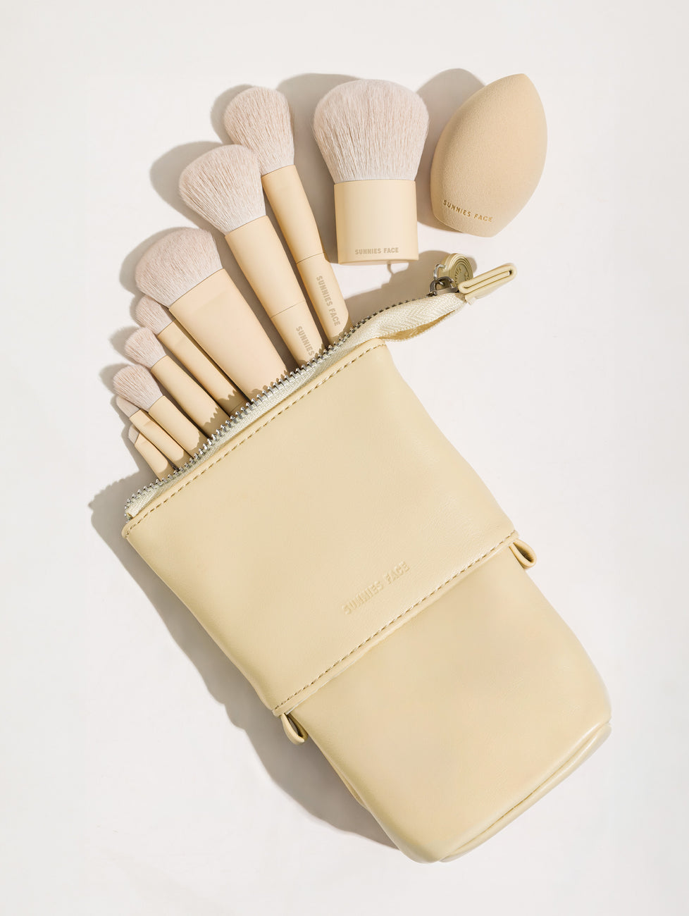 Extendable Brush Bag in Pastillas 