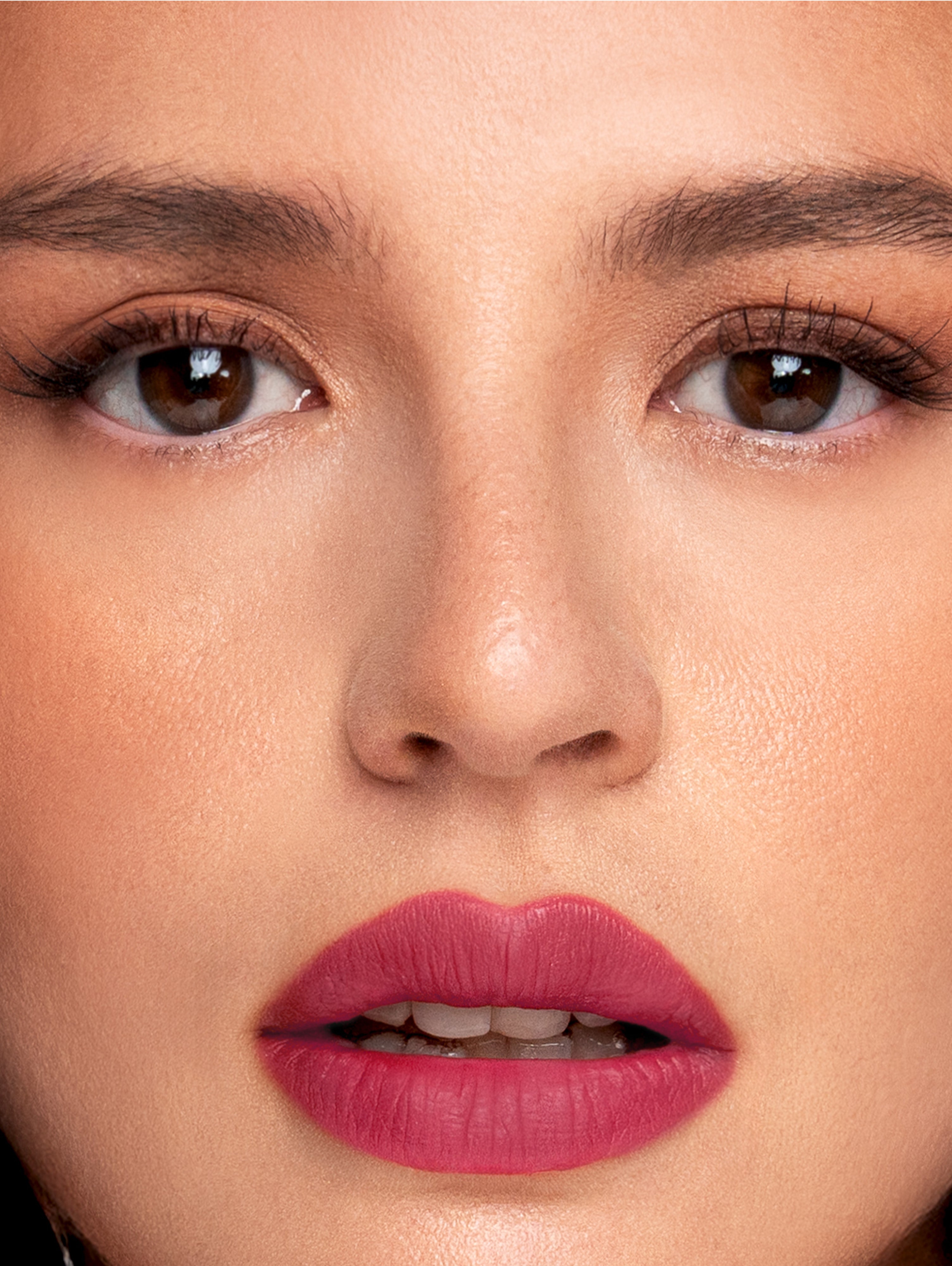 Georgina wears Fluffmatte in Rosas