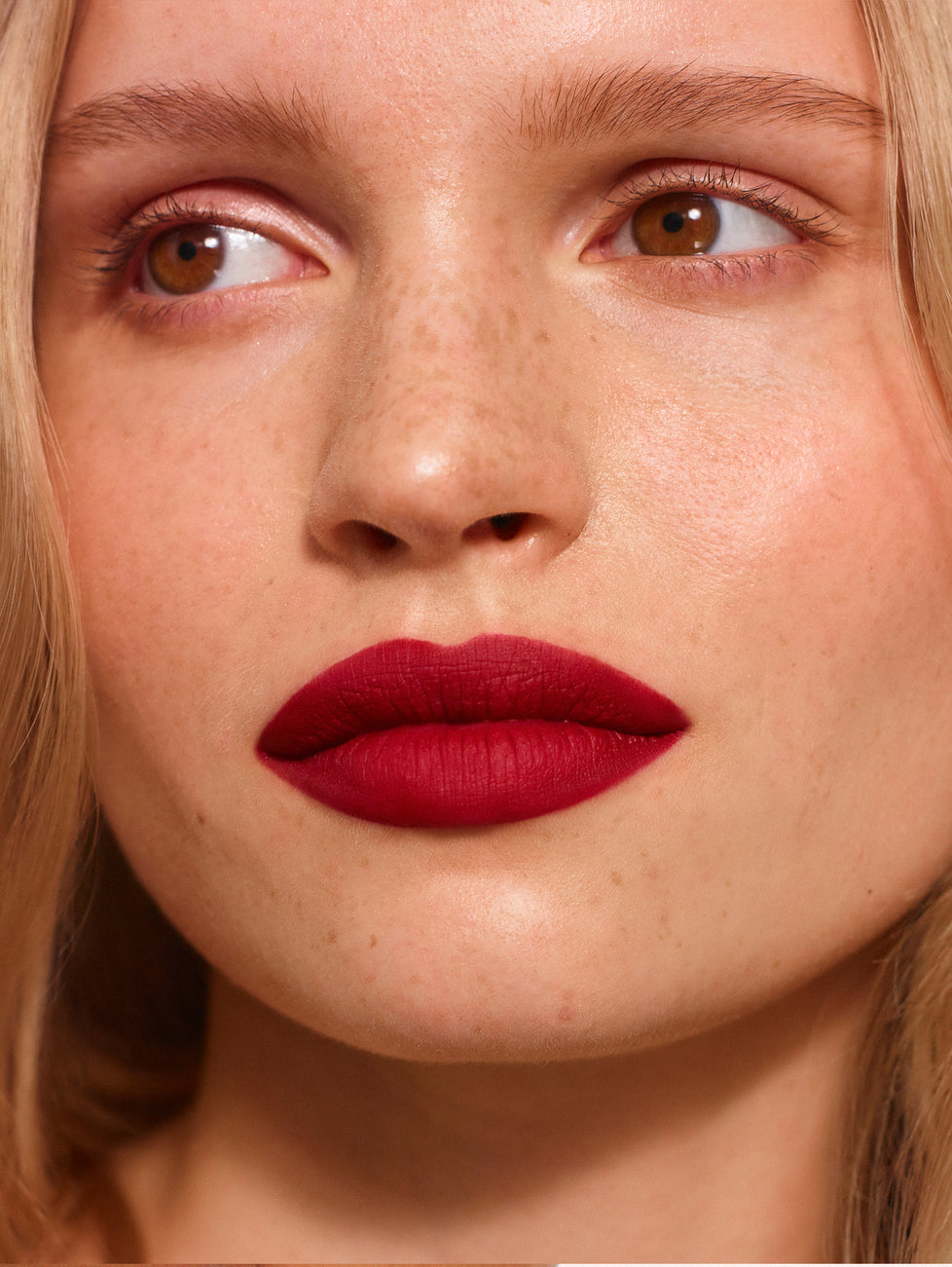 Daniela wears Fluffmatte in Major