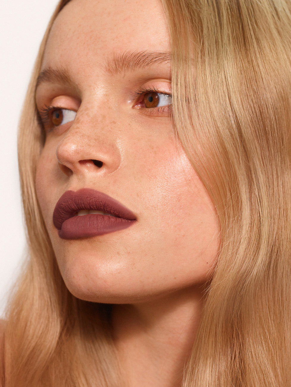 Daniela wears Fluffmatte in Mood