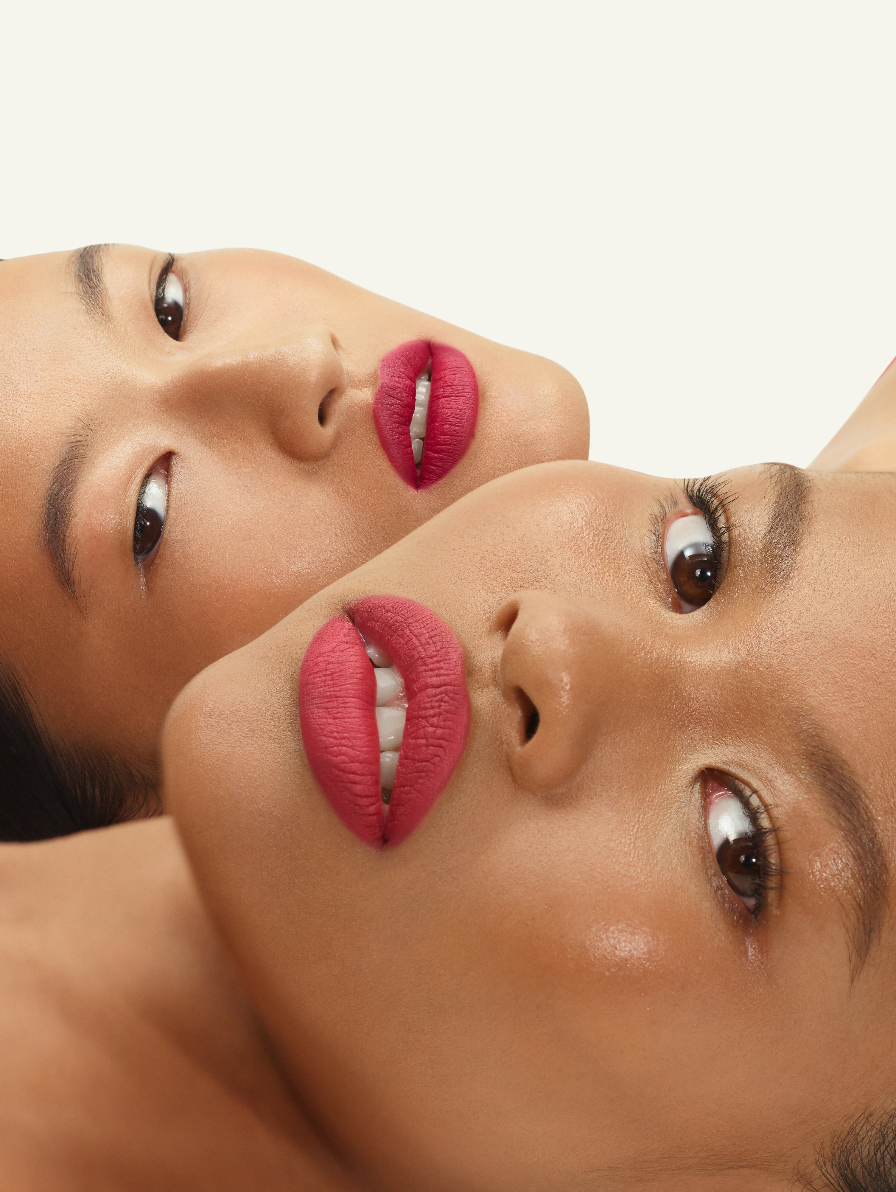 Sue and Bianca wear Fluffmatte in Party