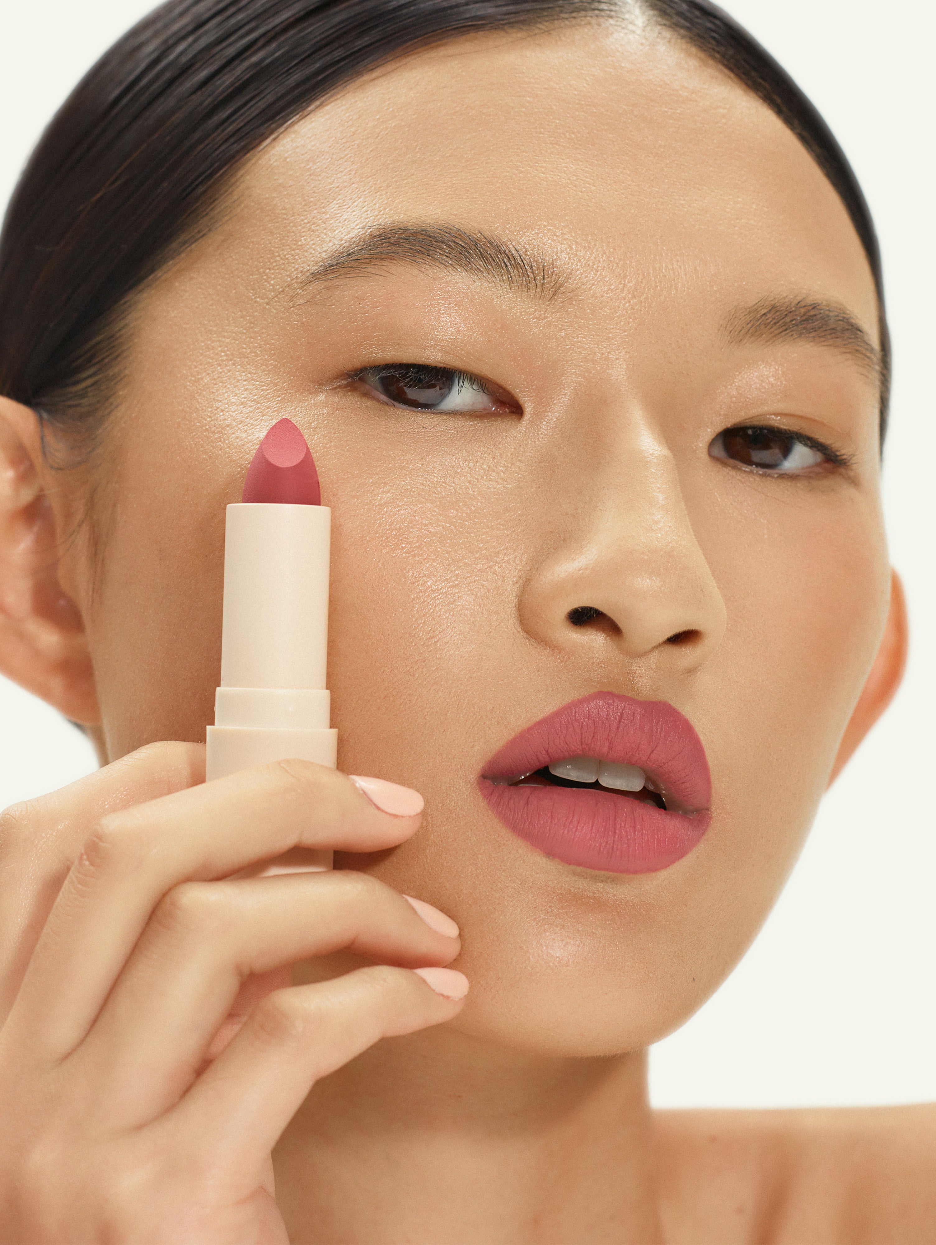 Sue wears Fluffmatte in Soft Serve