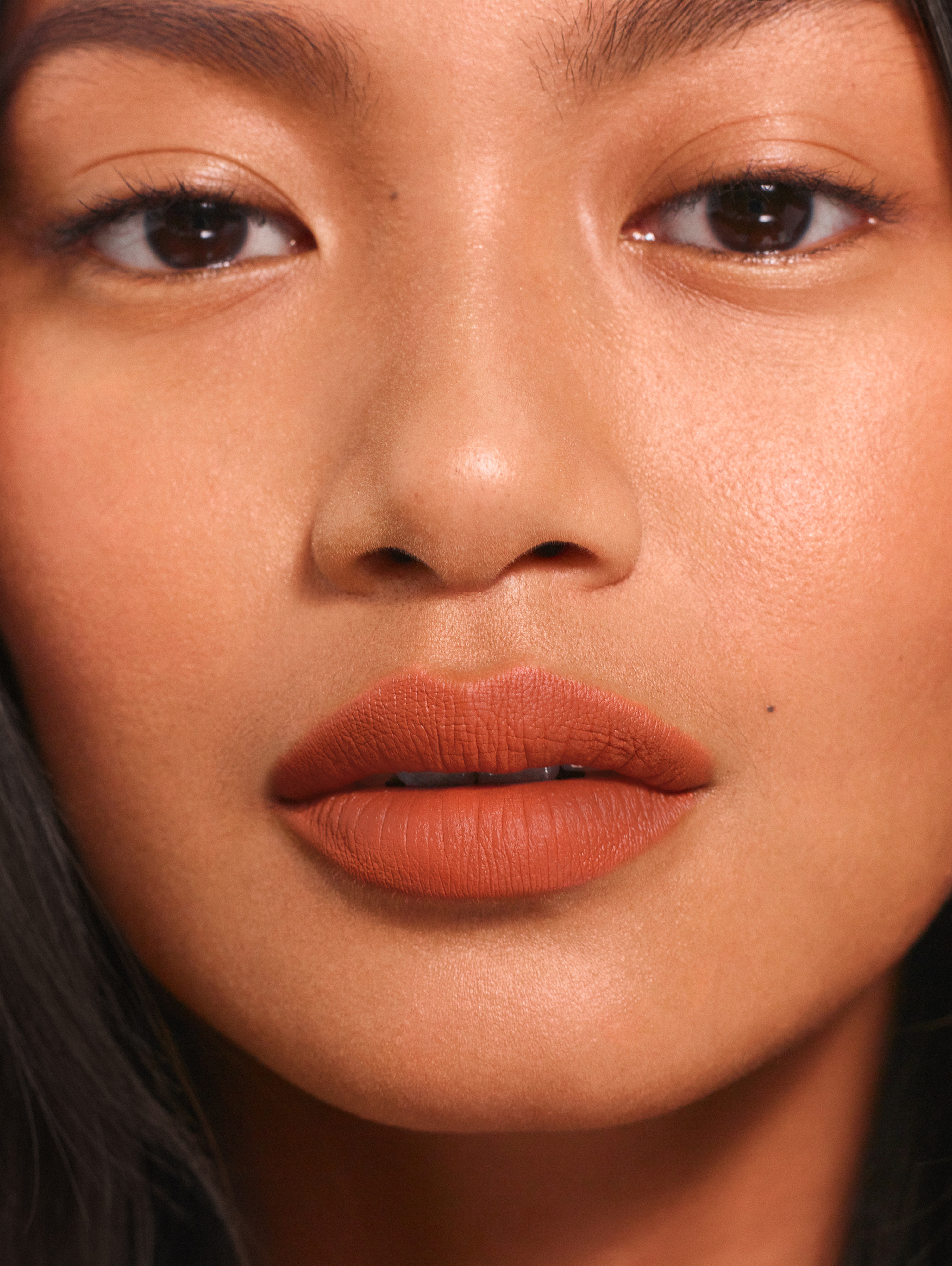 Cathrina wears Fluffmatte in Baked