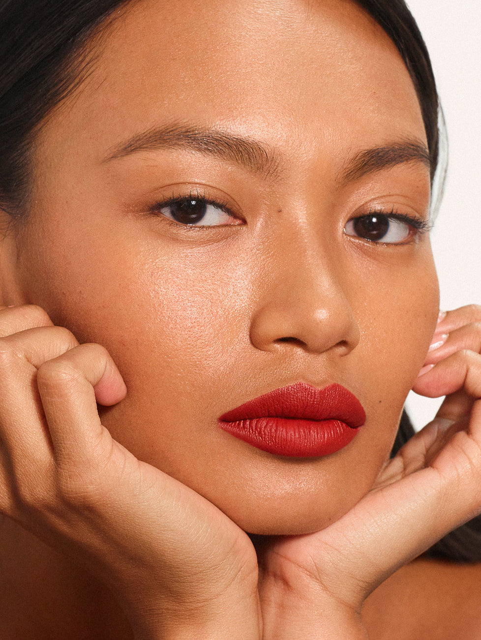 Cathrina wears Fluffmatte in Hot Sauce