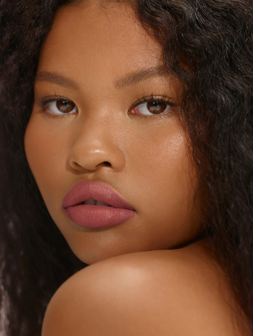 Bianca wears Fluffmate in Kitsch