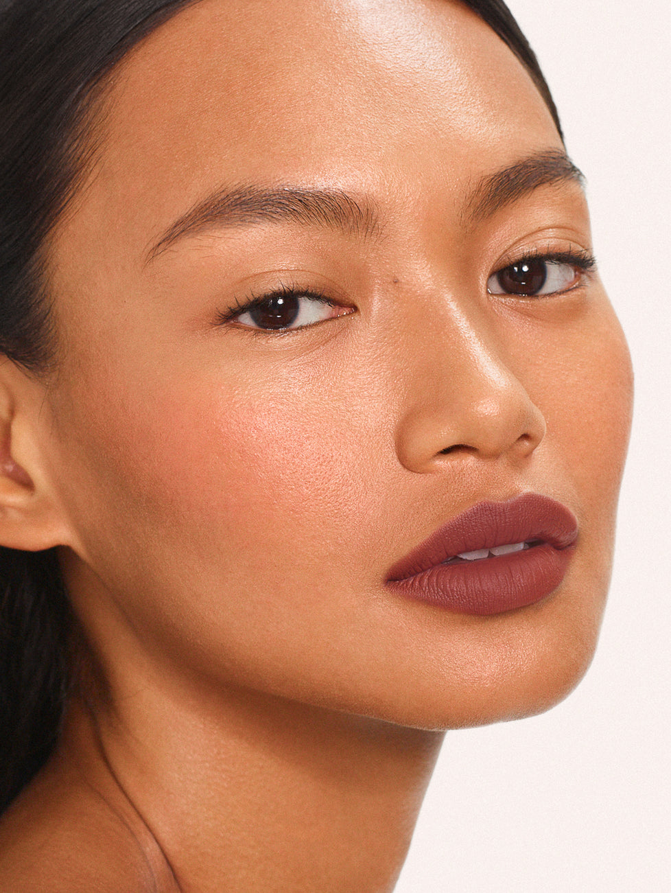 Cathrina wears Fluffmatte in Mood