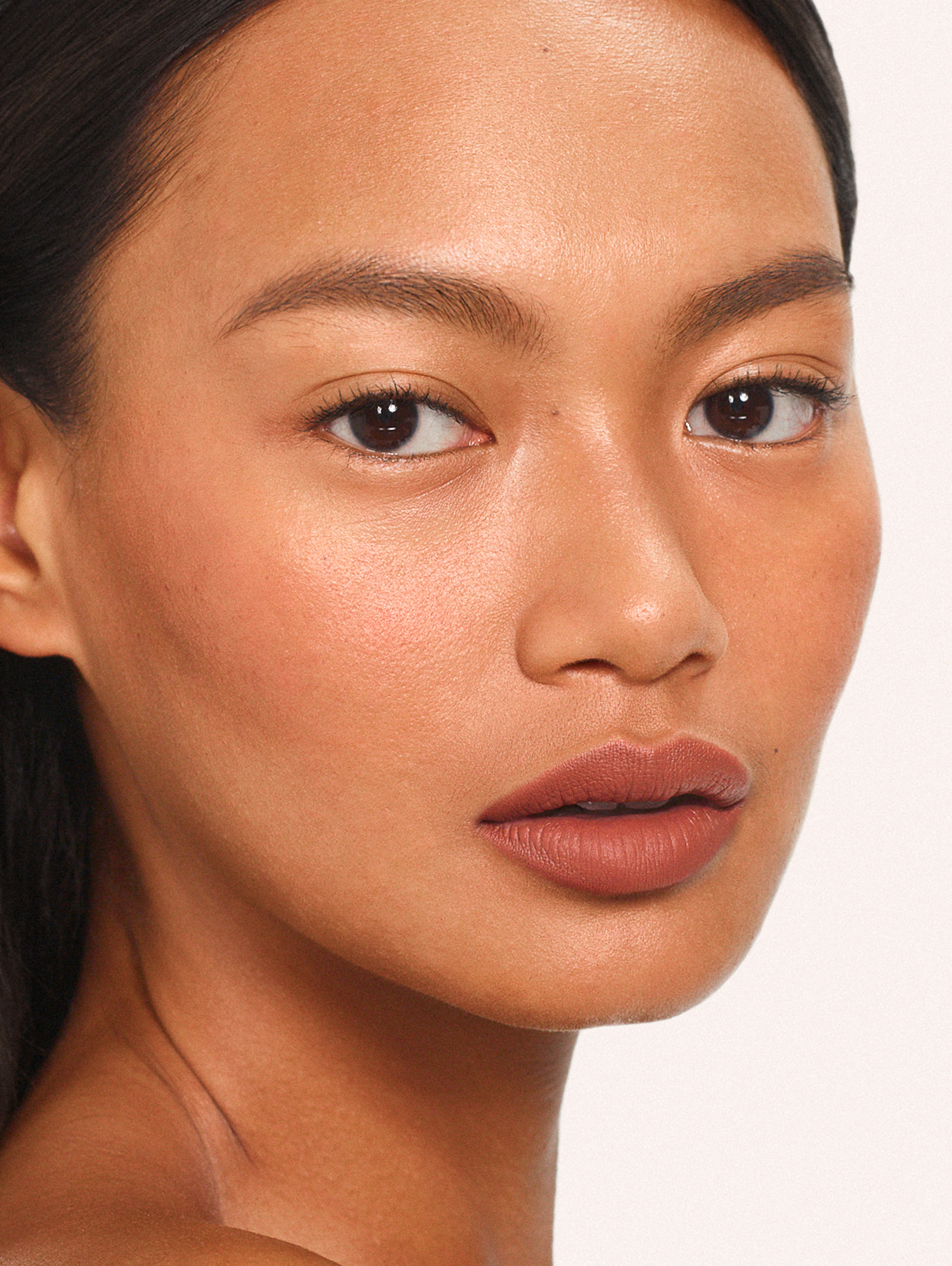 Cathrina wears Fluffmatte in On Repeat