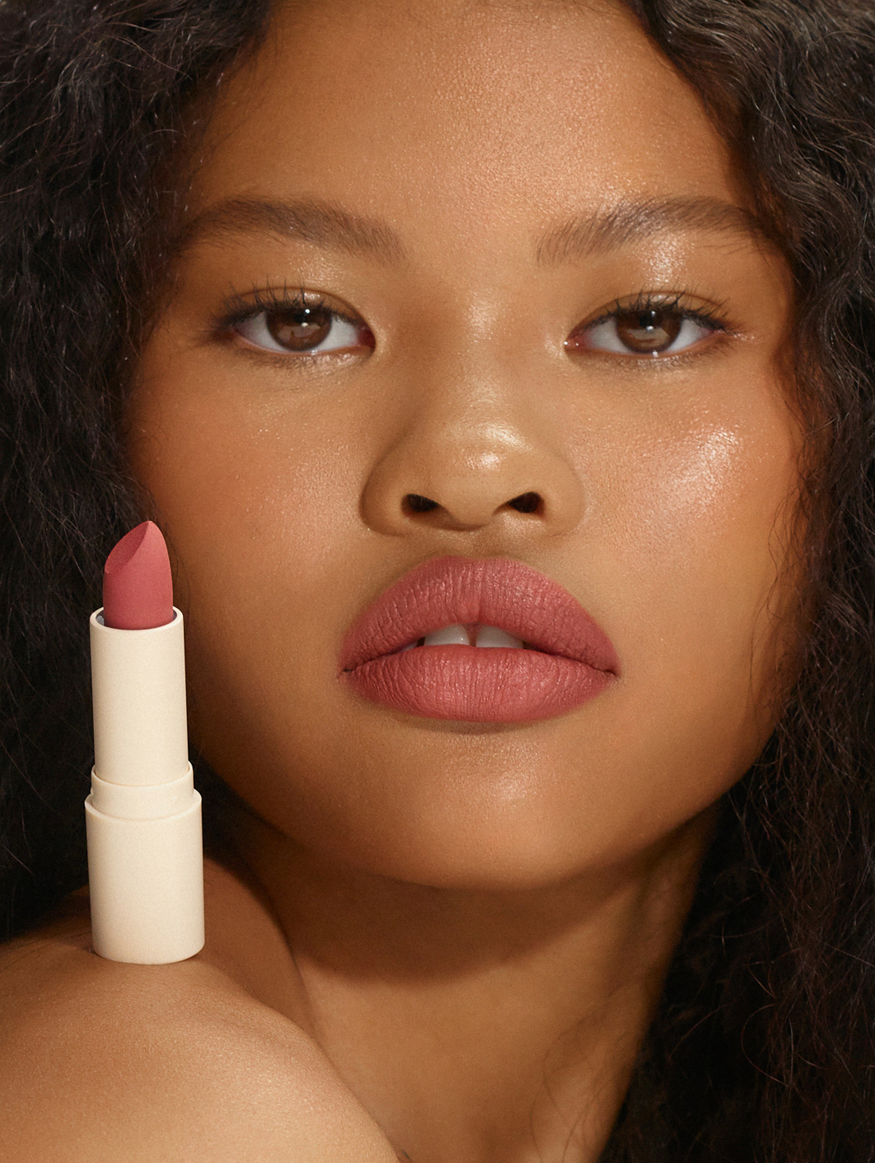 Bianca wears Fluffmatte in Soft Serve