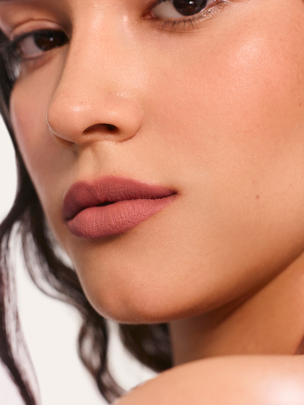 Karina wears Fluffmatte in Baby Spice