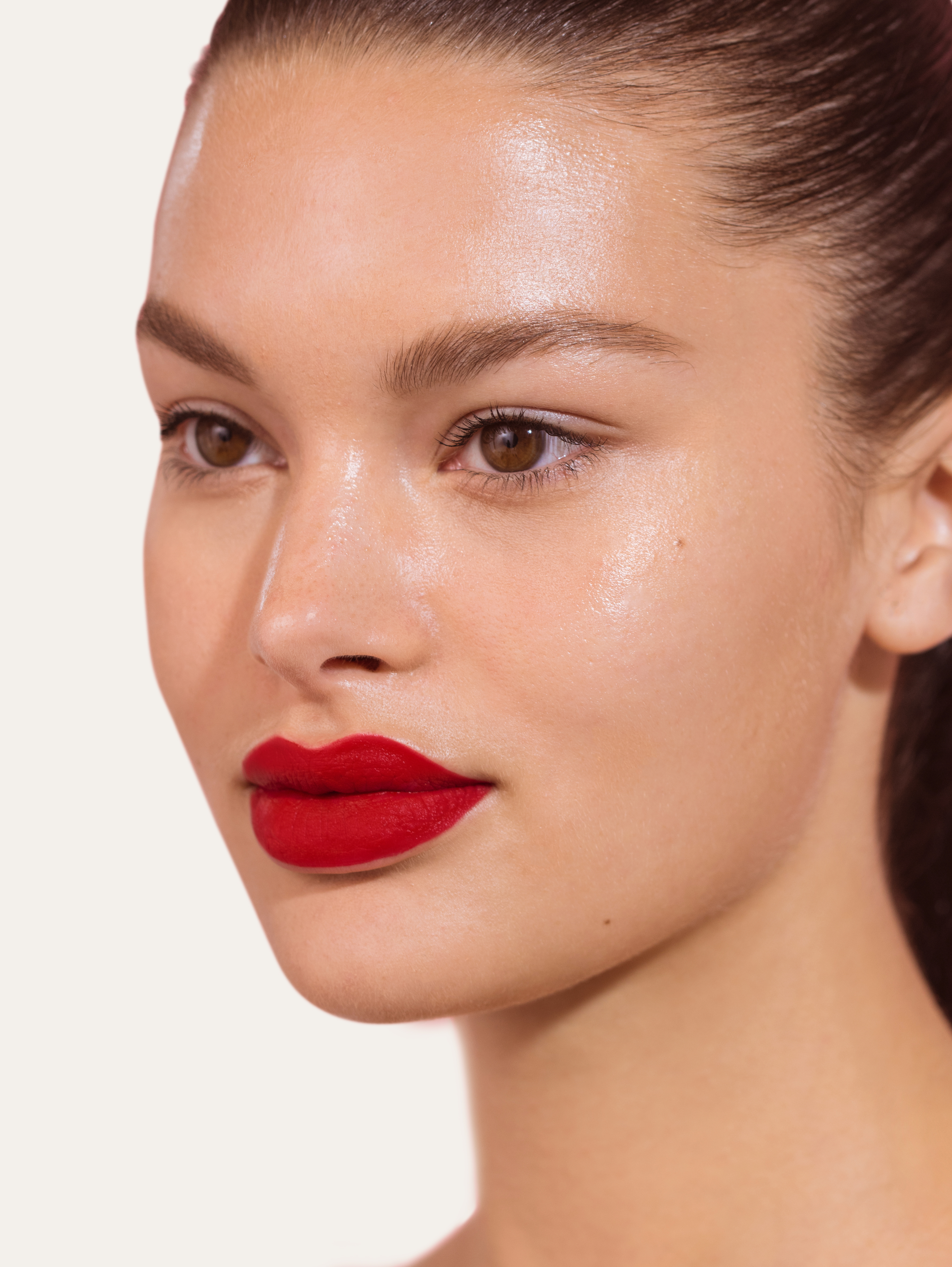 Madison wears Fluffmatte in Hot Sauce