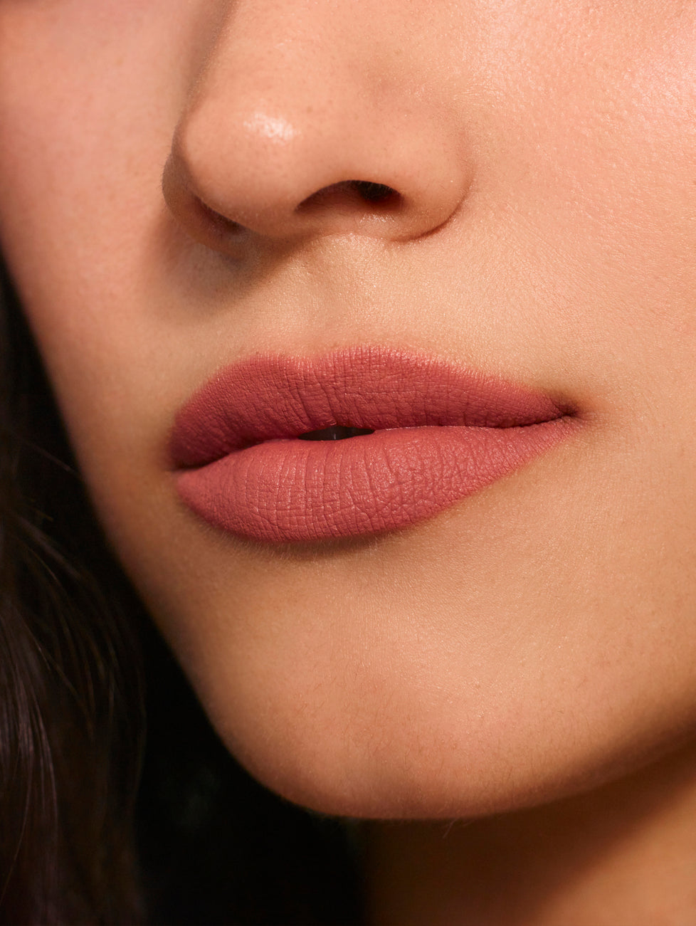 Karina wears Fluffmatte in Milkshake