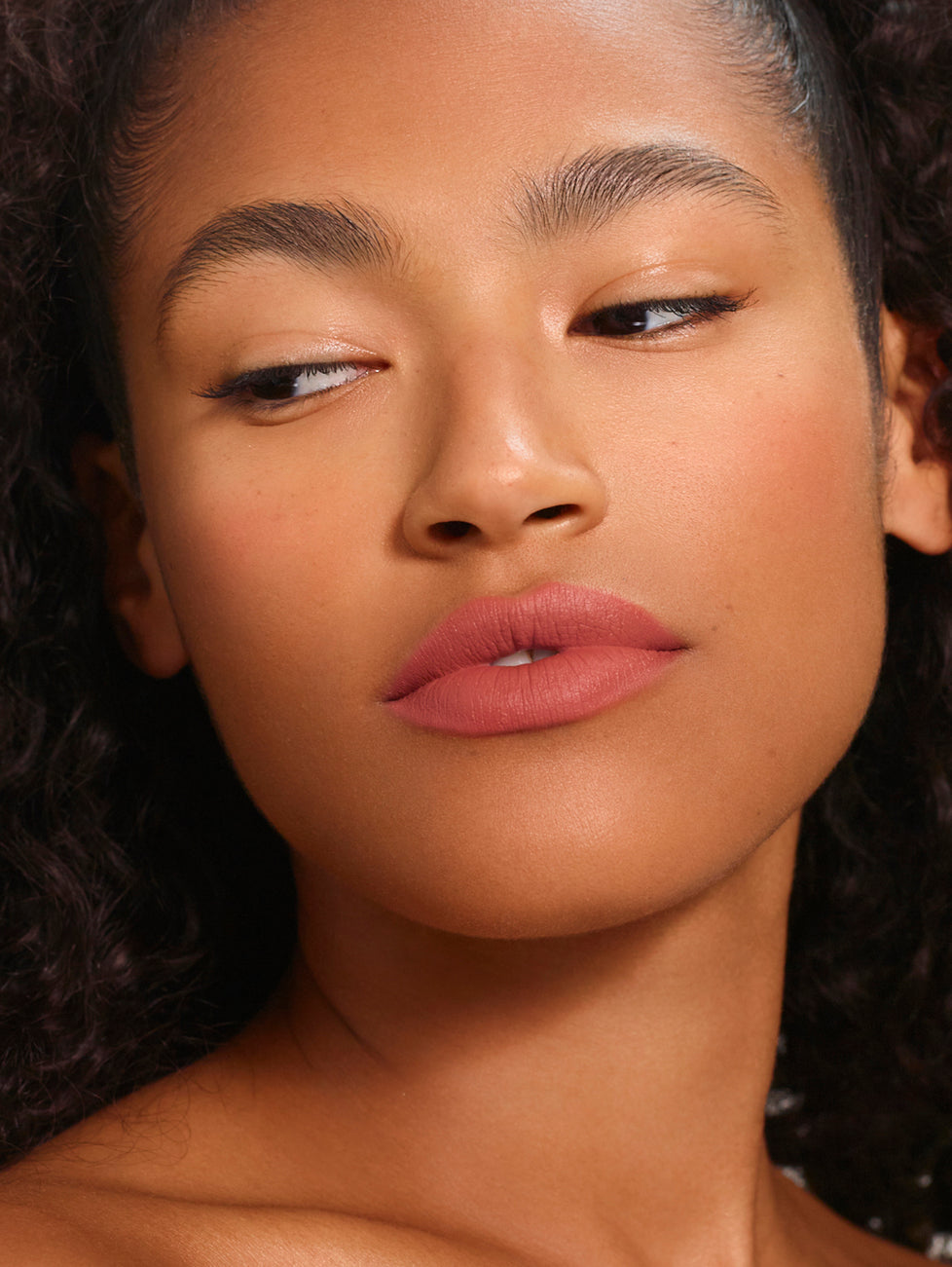 Zoe wears Fluffmatte in Milkshake