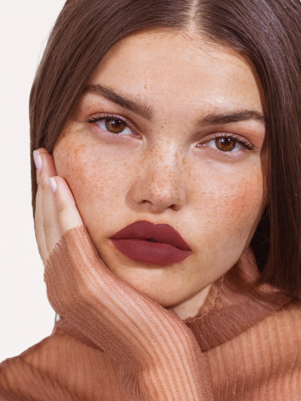 Brie wears Fluffmatte in Mood