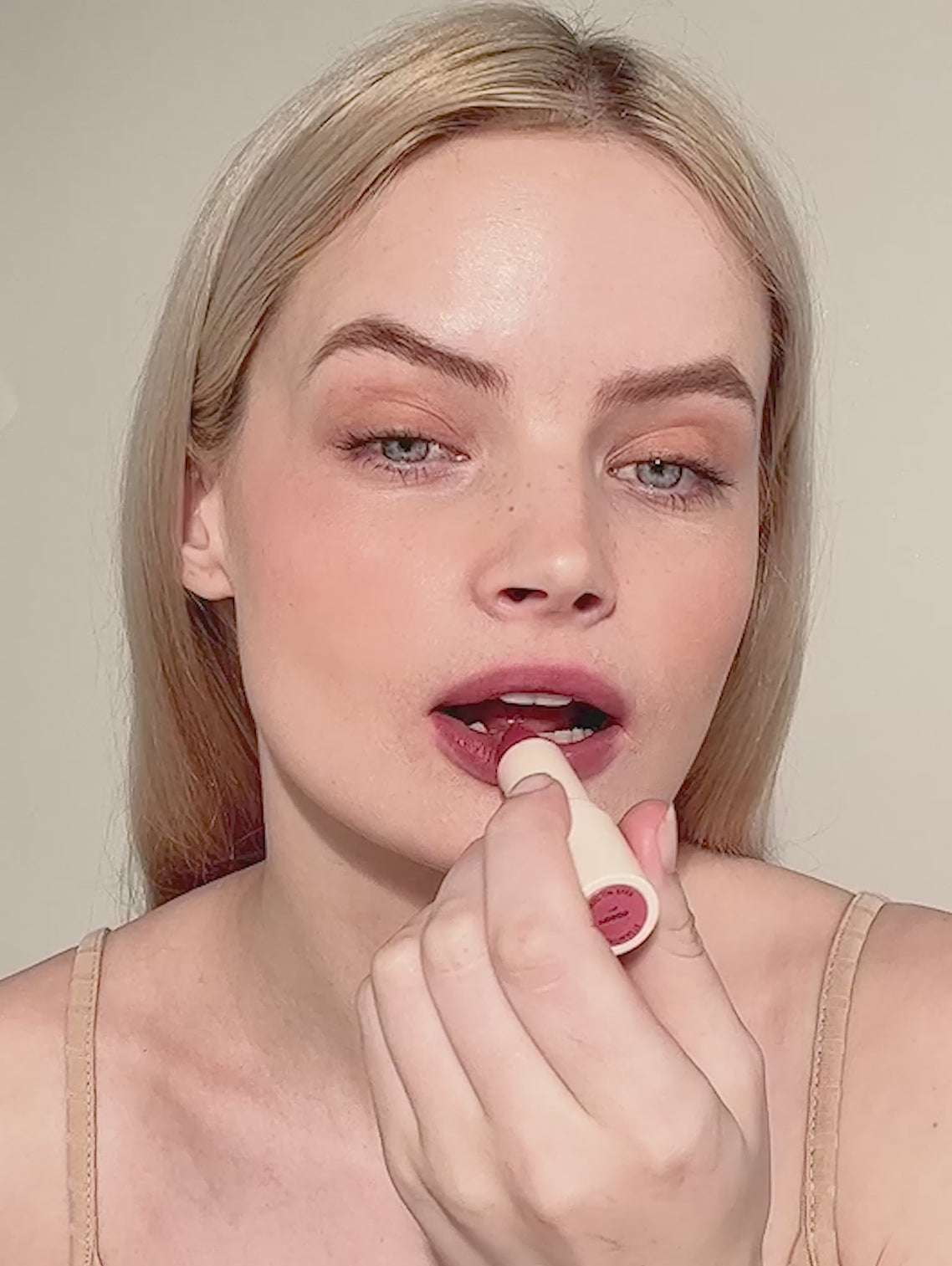 Karolina wears Fluffmatte in Rosas