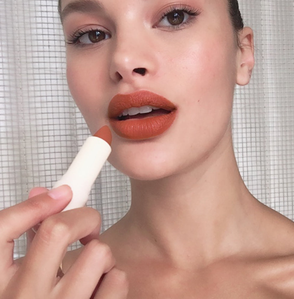 Madison wears Fluffmatte in Baked