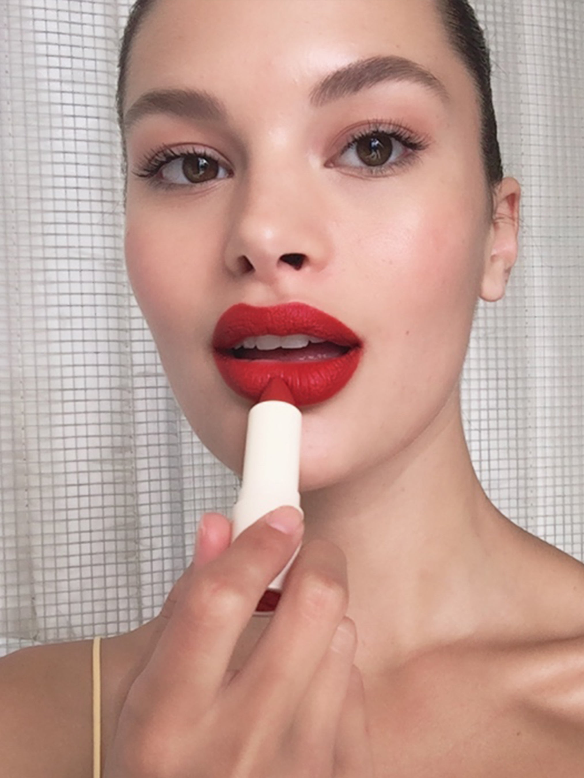 Madison wears Fluffmatte in Major